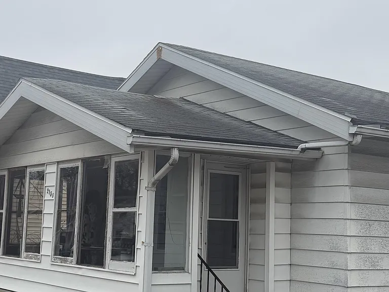 2150 E Clay St — Photo 2