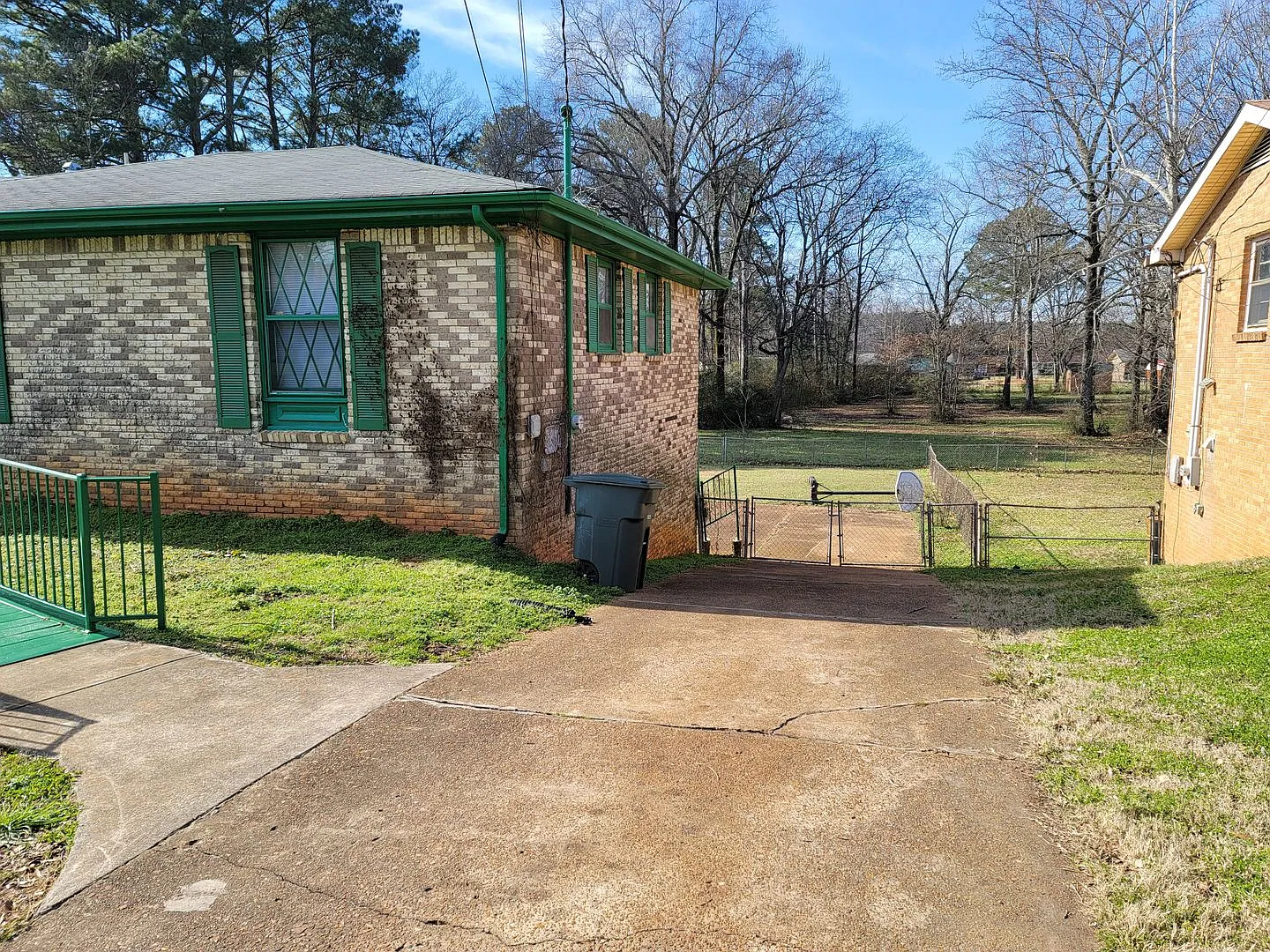 Charming walkout basement ranch home with 3 BR / 2 BA. — Photo 2