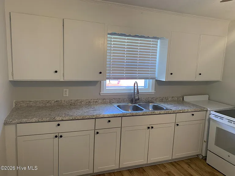 4039 Verna Ave #4039 — Photo 2