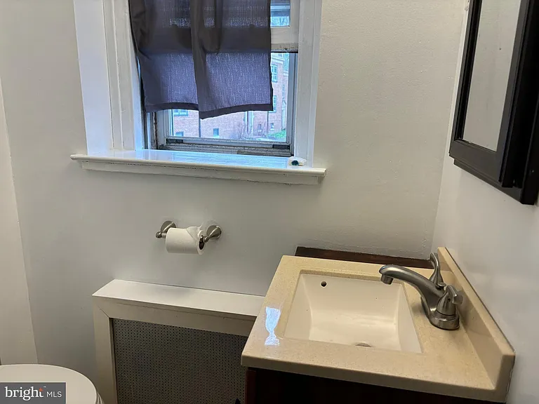 676 Perth Pl #B — Photo 14