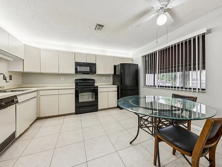 5040 Rose Hill Dr #204 — Photo 5