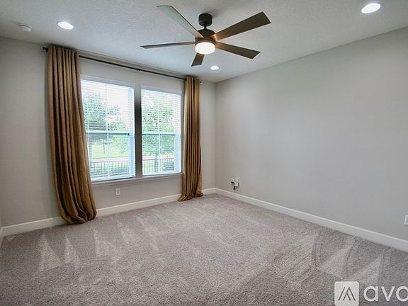 5th image of 233 Palm Breeze Dr
