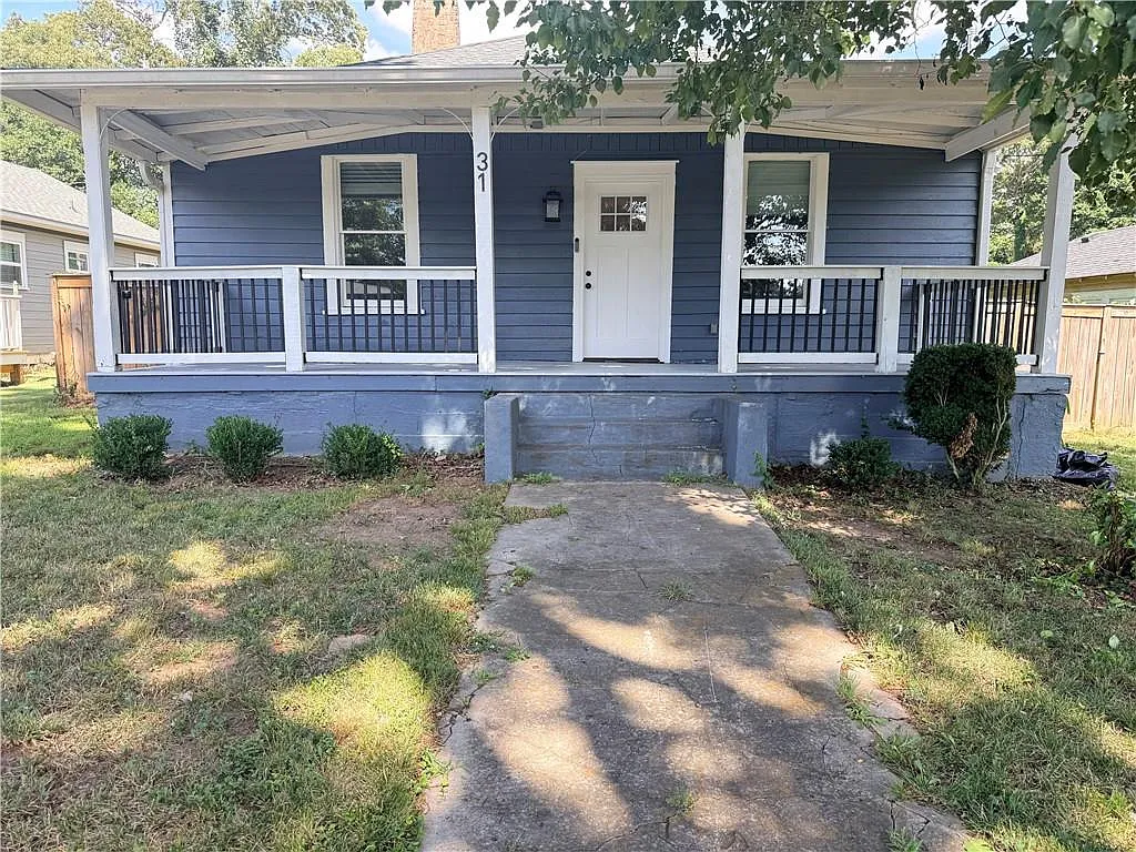 3 bed, 2.0 bath, 1405 sqft, $2,200 — Photo 1