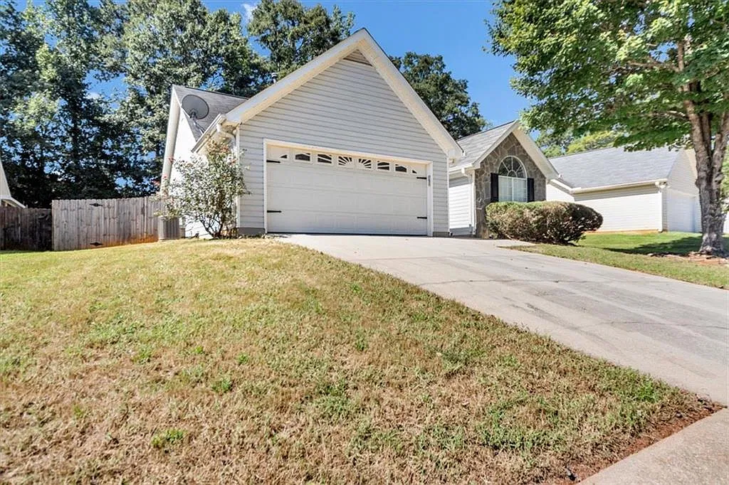 3 bed, 2.0 bath, $2,000 — Photo 2