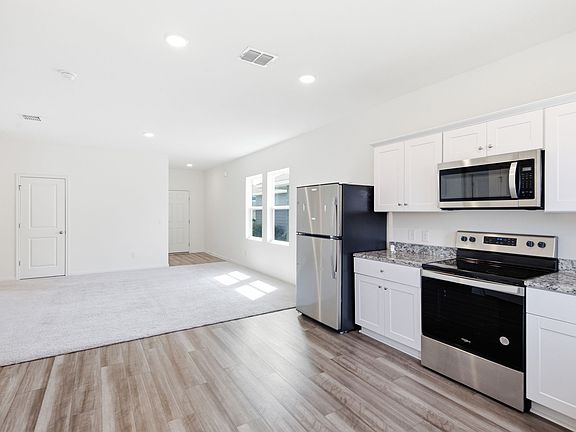 4th image of 297 Thistle Ln