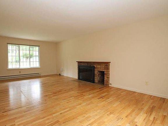3rd image of 7105 138th Pl NE