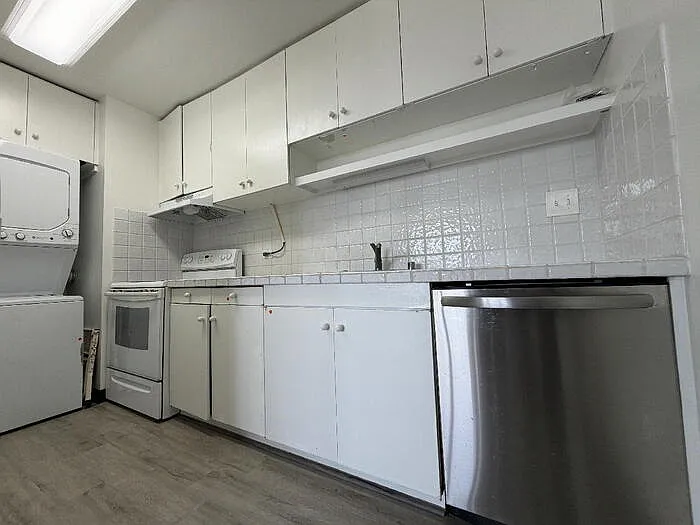 920 Ward Ave — Photo 3