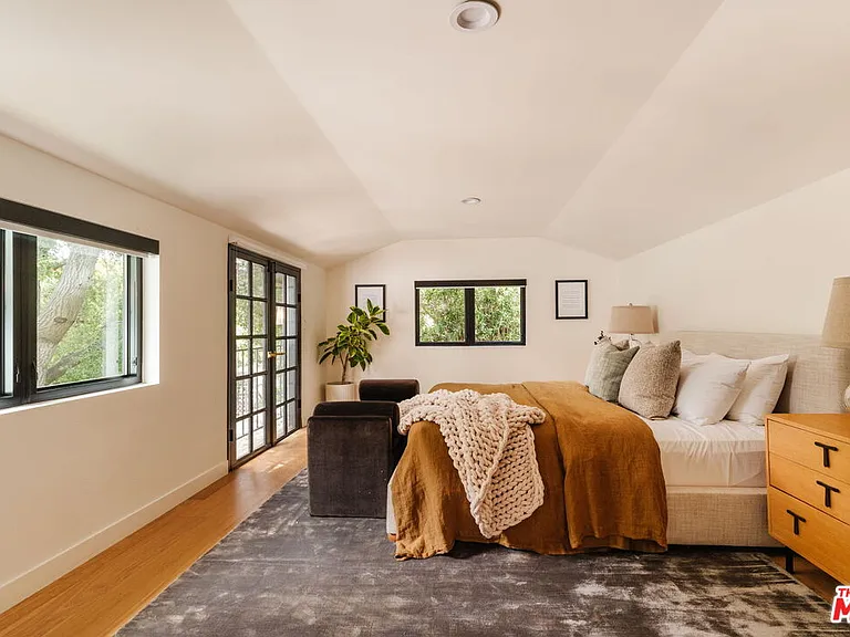 9849 Portola Dr — Photo 9