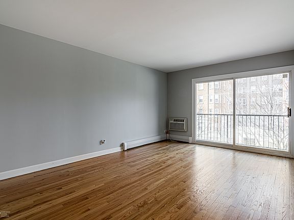 3rd image of 1563 W Pratt Blvd #11315280