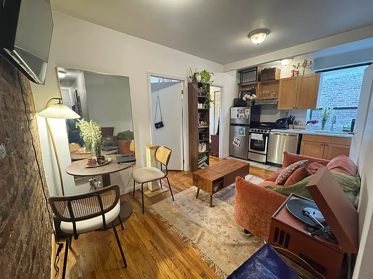 202 E 7th St #3F — Photo 1