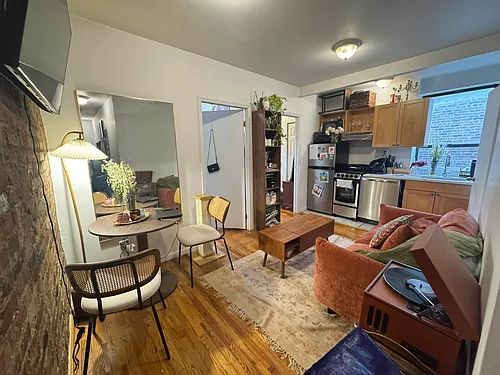202 E 7th St #3F Photo 1