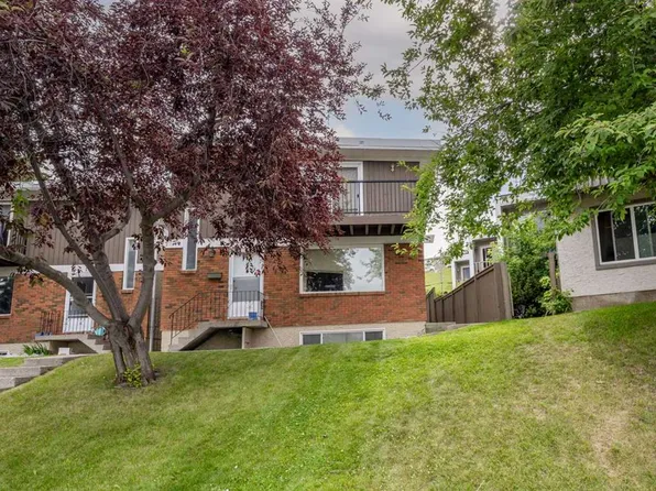 111 W Huntington Park Grn NW #8, Calgary, AB T2K 5H4