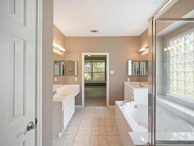 406 Stockbridge Ln — Photo 18