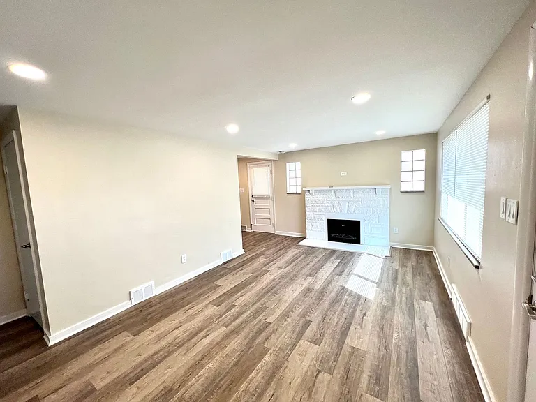 1235 Illinois Ave — Photo 24