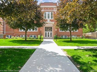 389 Saint Clair St #101, Grosse Pointe, MI 48230