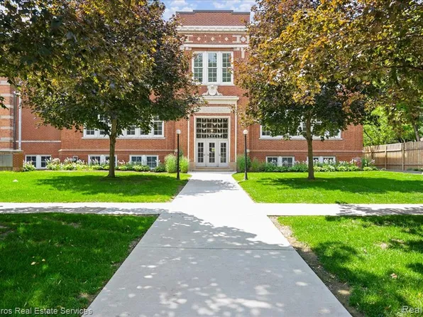 389 Saint Clair St, Grosse Pointe, MI