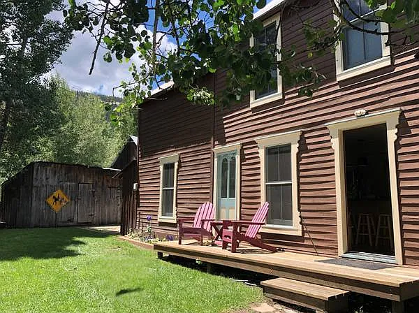 Building Photo - 116 Elk Ave