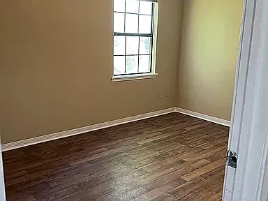 2 bed, 1.5 bath, 1000 sqft, $1,300 — Photo 2
