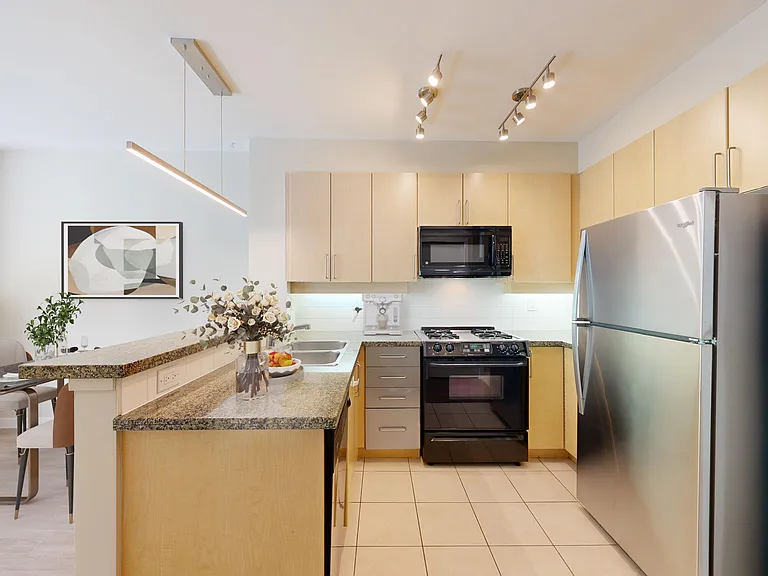 2111 W 11th Ave — Photo 1