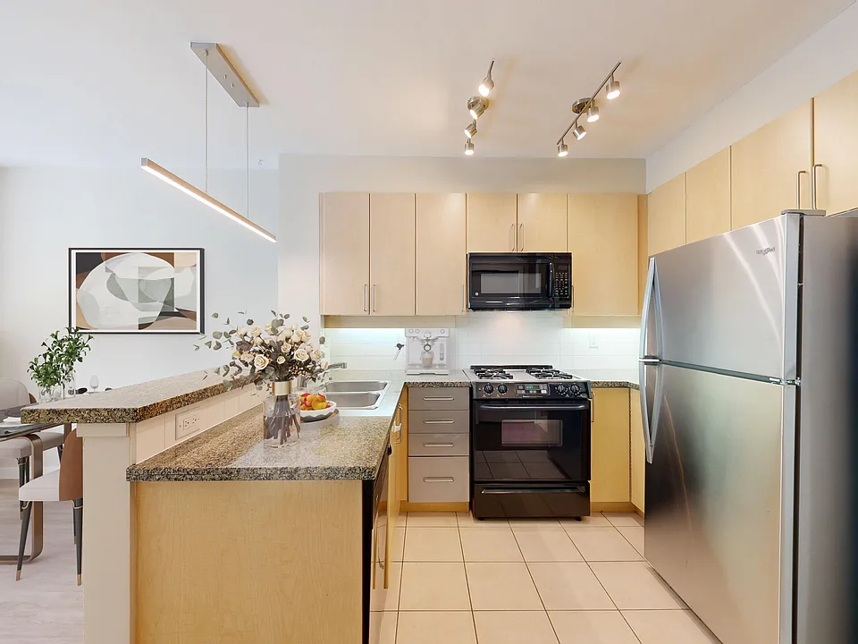 2111 W 11th Ave