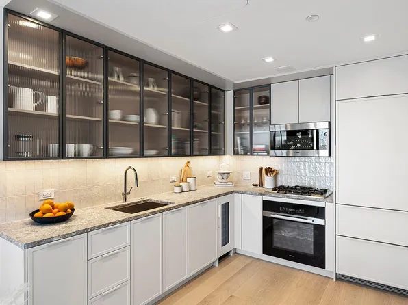 222 Broadway APT 9C, New York, NY 10002