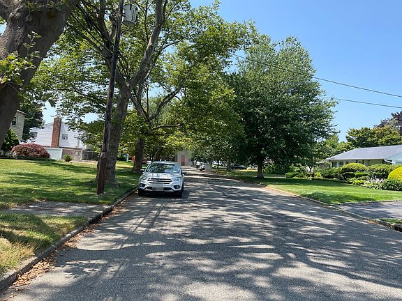 5th image of 16 Frost Ln