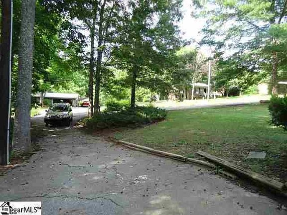 2nd image of 130 Honeysuckle Dr
