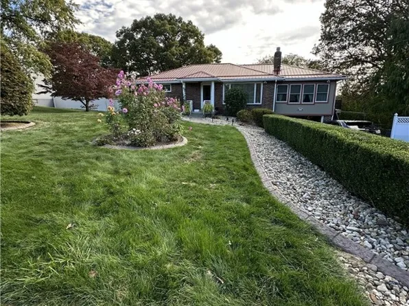 305 Oak Dr, New Brighton, PA 15066