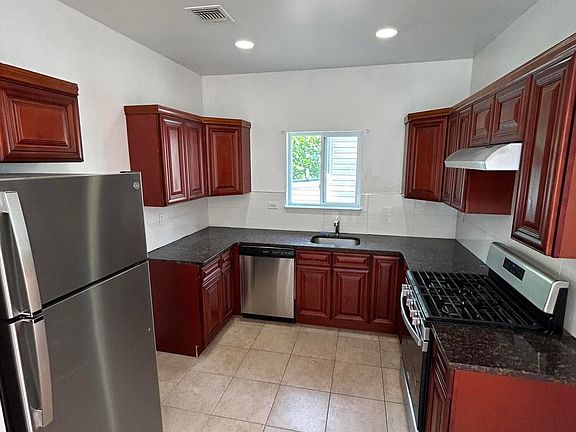 3rd image of 25 Stanley Ave #2