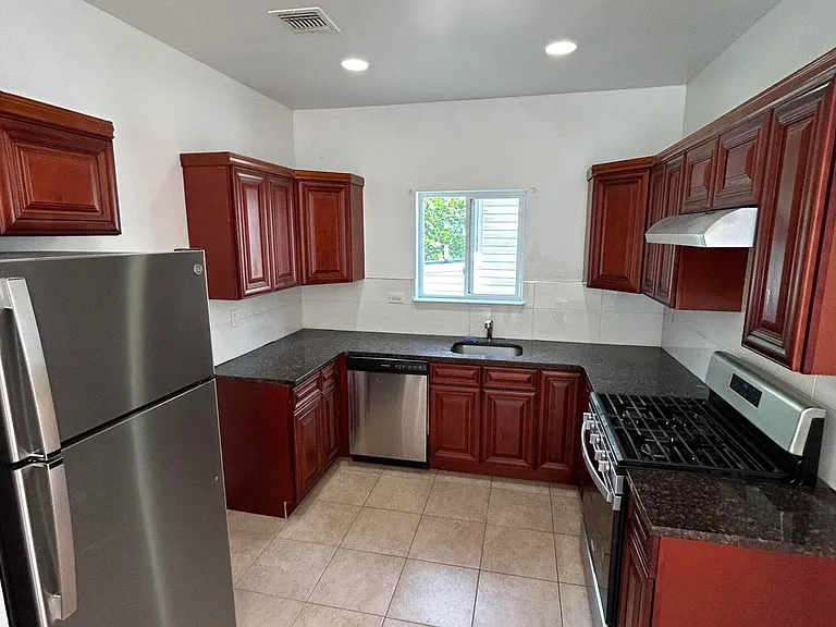 25 Stanley Ave #2 — Photo 3