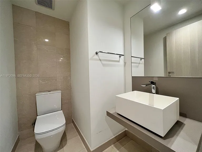 1000 Brickell Plz — Photo 9