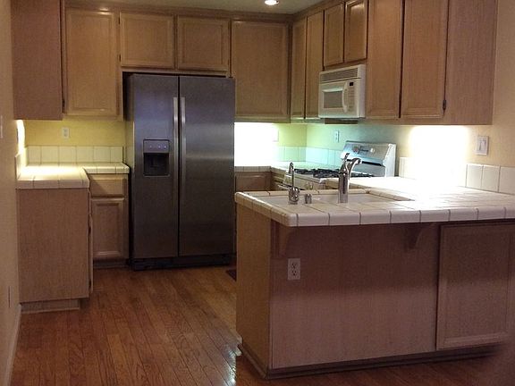 3rd image of 1224 Tea Rose Cir