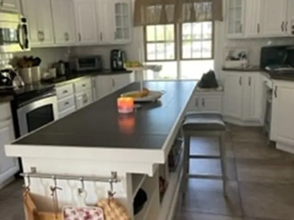 365 Bardwell St, Belchertown, MA 01007