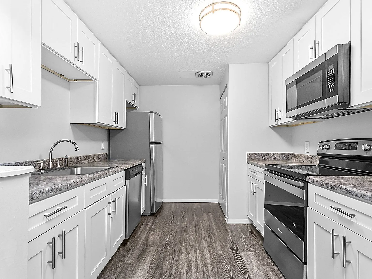 Gull Harbor Apartments — Photo 1