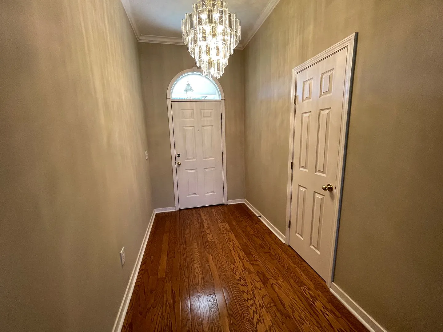 4 Bedroom 2 Bath Home in Clinton for RENT! — Photo 2