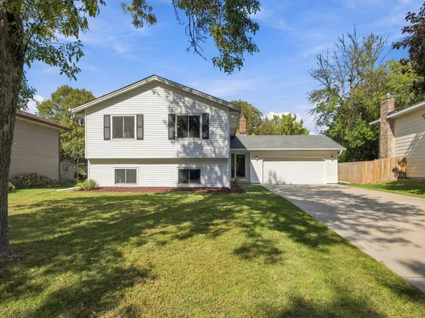 8818 N Brook Ave N, Brooklyn Park, MN 55428