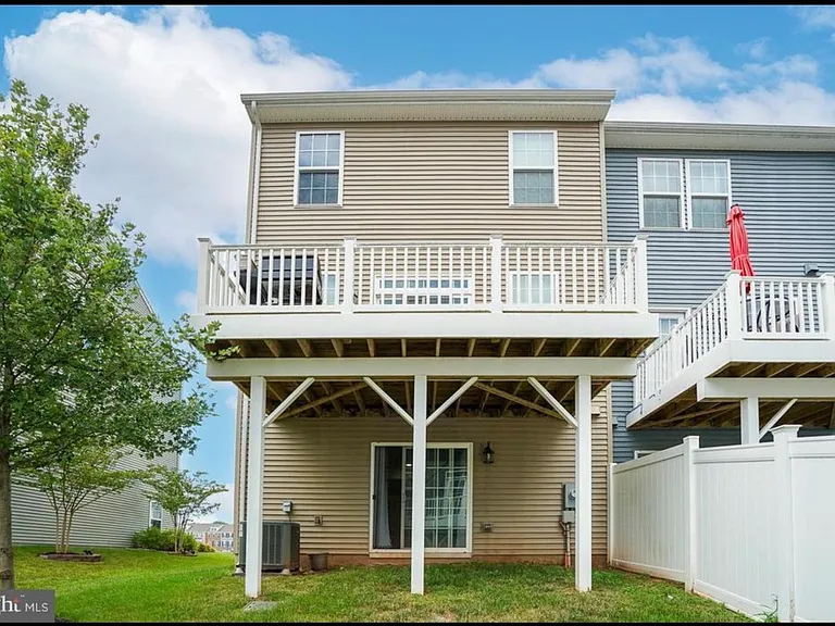 Caledonia Meadow Dr — Photo 14