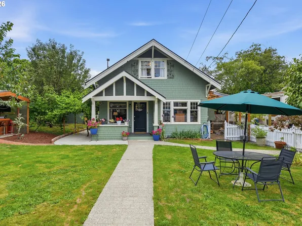 63762 Center Rd, Coos Bay, OR 97420
