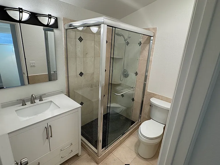 Full bathroom - 2nd floor