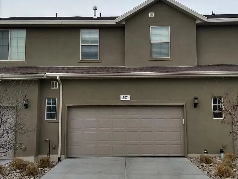 357 E Vancott Way — Photo 2