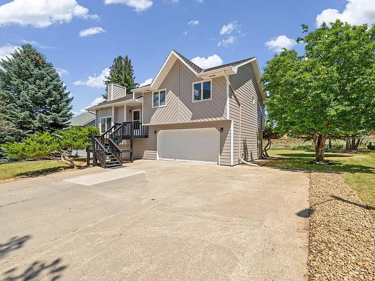 3704 Meadowbrook Dr — Photo 3