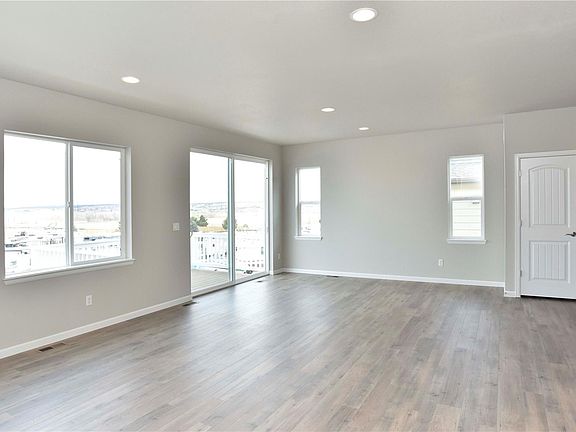 3rd image of 18147 Telford Ave