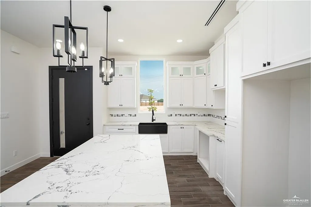 3 bed, 2.5 bath, 1500 sqft, $2,000 — Photo 3