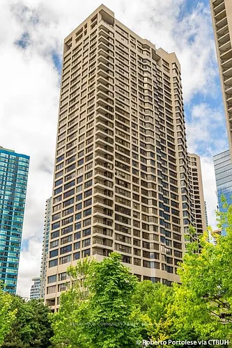 65 Harbour Sq #1805 Photo 1