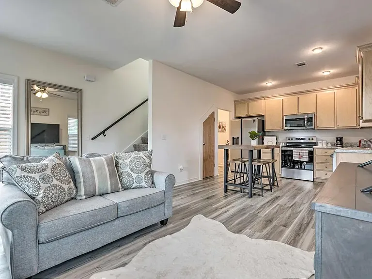 1107 N H St — Photo 3