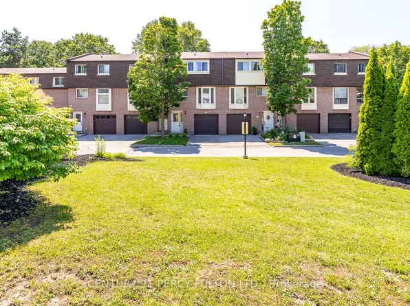 350 Camelot Ct #38, Oshawa, ON L1G 6P7