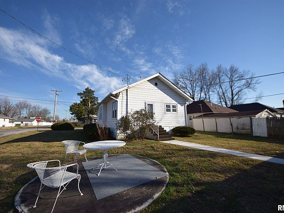 5th image of 1116 N Trout Ave