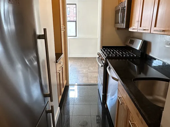 435 East 79th Street image 5 of 13