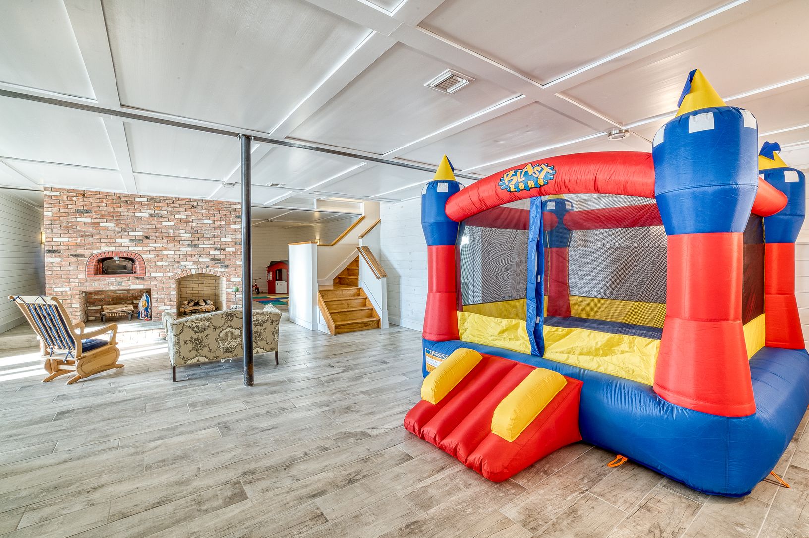  Enormous Bonus Living Area