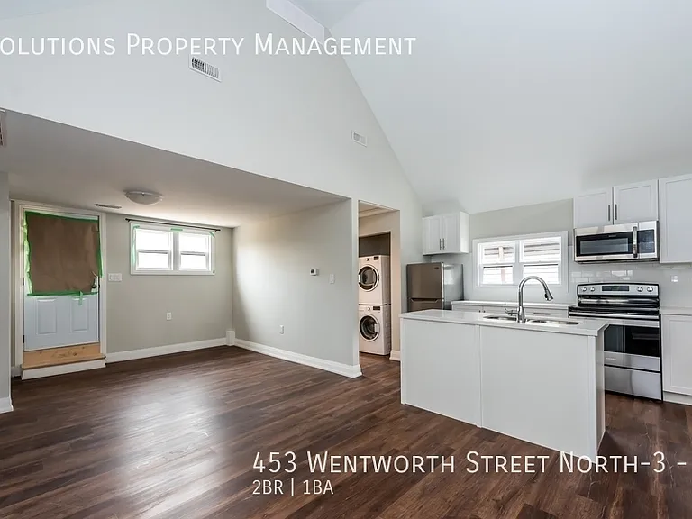 453 Wentworth St N #3 — Photo 4